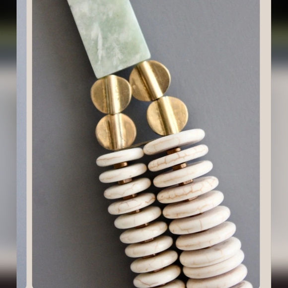 Elegant White and Gold Beaded Necklace 🔥 - Picture 4 of 4